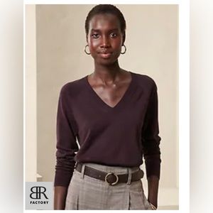 NWT Banana Republic Factory Forever Sweater, size M, in “Midnight Lily”